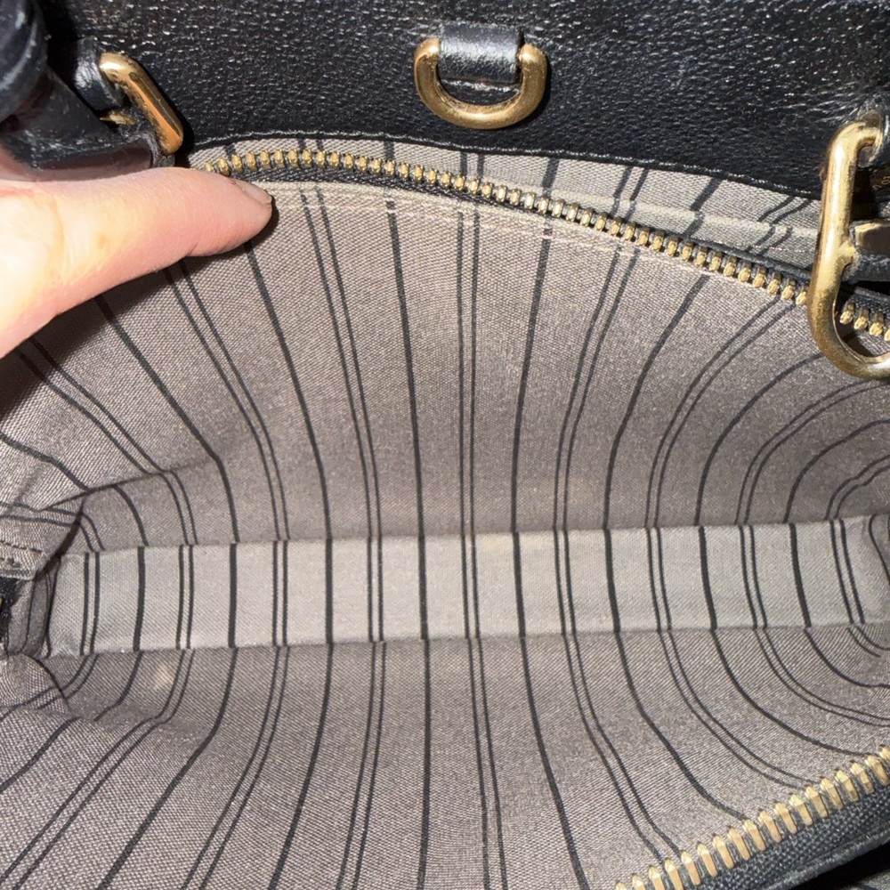 Louis Vuitton Empriente Montaigne BB - Picture 7 of 11